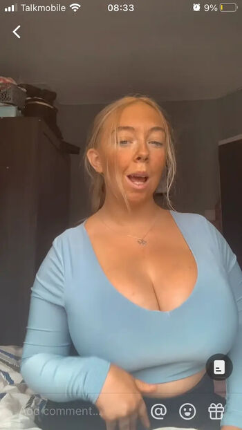 Busty Antonia