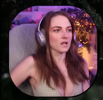 Caitlin Marie Reacts
