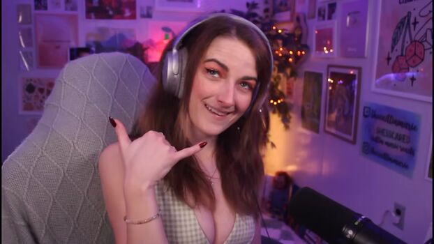 Caitlin Marie Reacts