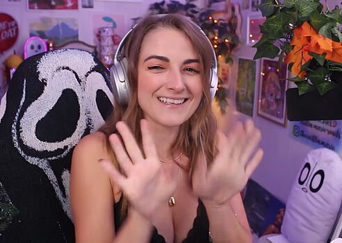 Leaked Caitlin marie reacts private photo viral onlyfans
