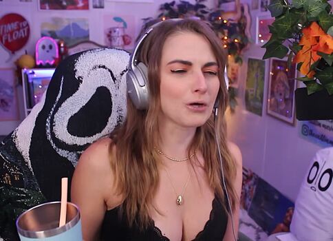 Leaked Caitlin marie reacts private photo viral onlyfans