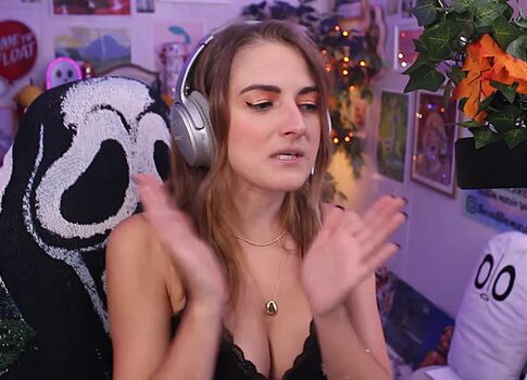 Leaked Caitlin marie reacts private photo viral onlyfans