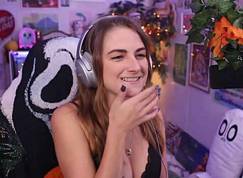 Caitlin Marie Reacts