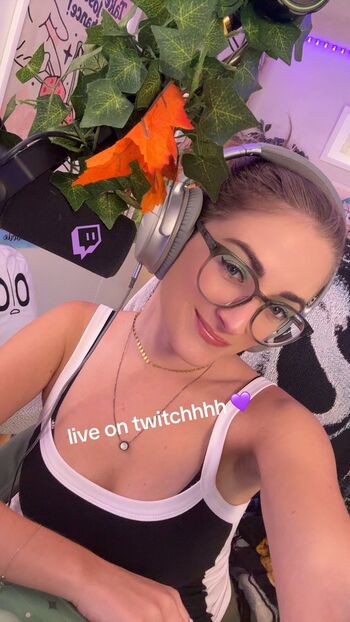 Caitlin Marie Reacts