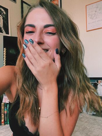 Caitlin Marie Reacts