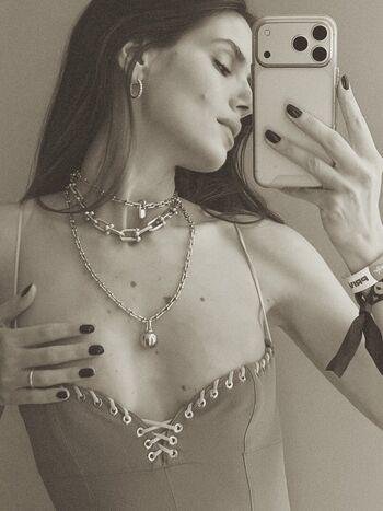 Camila Queiroz