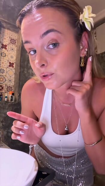 Leaked Camille lv page private photo viral onlyfans
