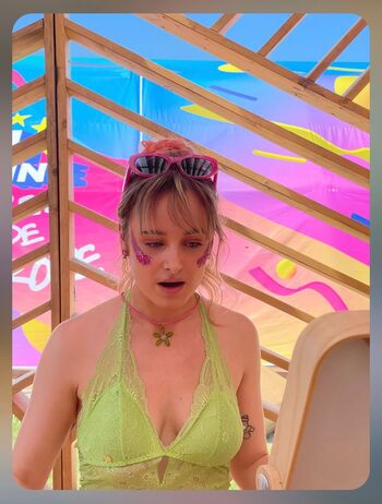 Leaked Camille lv page private photo viral onlyfans