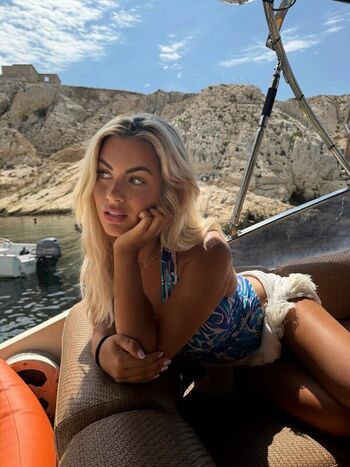 Leaked Carla moreau page private photo viral onlyfans