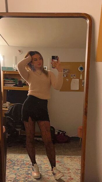 Leaked Carolinefbyron private photo viral onlyfans