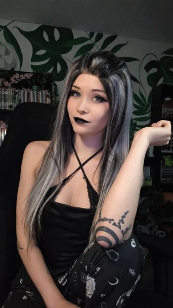 Leaked Catastrophiclarawr private photo viral onlyfans