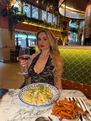 Chlo David