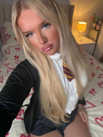 Chlo May
