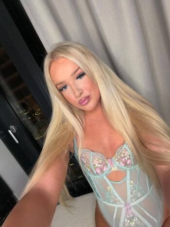 Chlo May