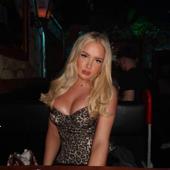 Chlo May