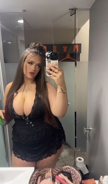 Chloe Carter