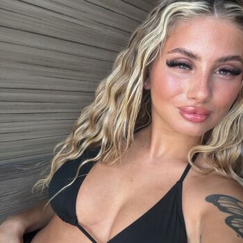 Leaked Chloewxlker private photo viral onlyfans