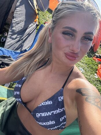 Leaked Chloewxlker private photo viral onlyfans