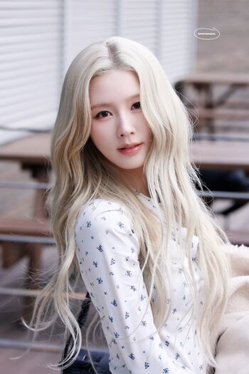 Cho Mi-yeon (Miyeon) - i-dle [(G)I-dle]