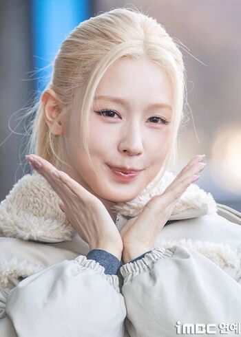 Cho Mi-yeon (Miyeon) - i-dle [(G)I-dle]