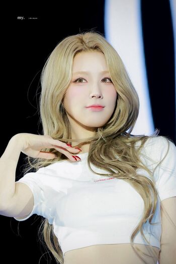 Cho Mi-yeon (Miyeon) - i-dle [(G)I-dle]