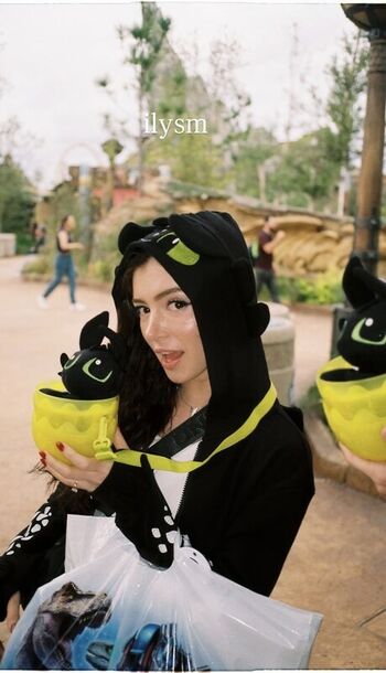 Chrissy Costanza