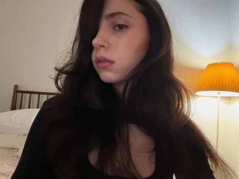 Leaked Clairo private photo viral onlyfans