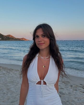 Cloe Zzini