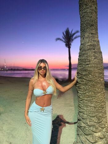 Leaked Corinaboznea private photo viral onlyfans