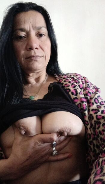 Leaked Cougar greenz private photo viral onlyfans