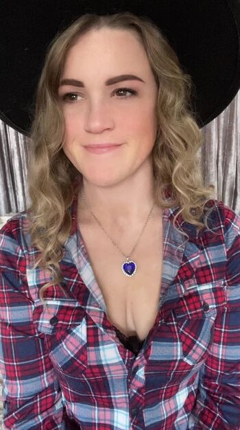 Leaked Courtney pose page private photo viral onlyfans