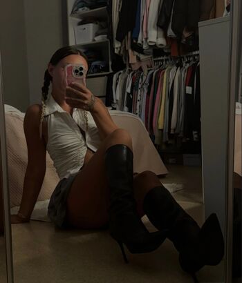 Leaked Cry baby girl private photo viral onlyfans