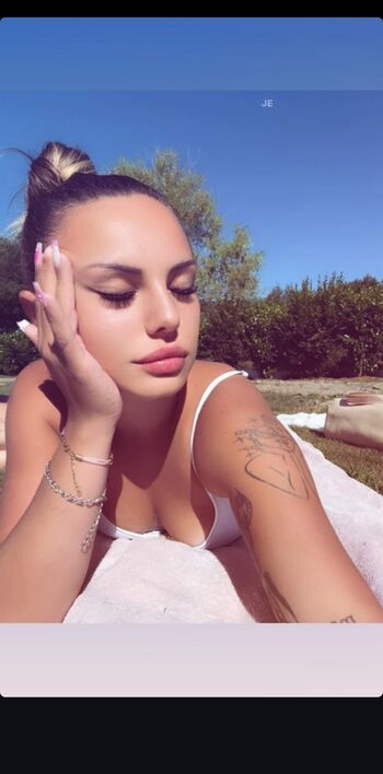 Leaked Cry baby girl private photo viral onlyfans