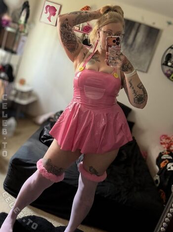 Leaked Curiouscorrine private photo viral onlyfans