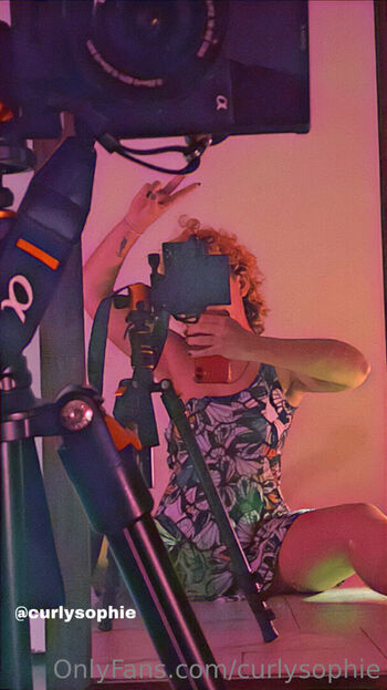 Leaked Curlysophie private photo viral onlyfans