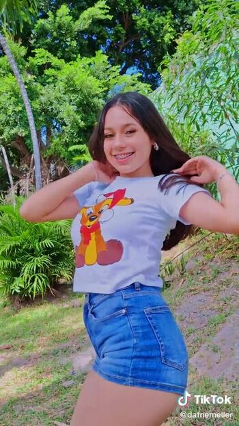 Leaked Dafnealvaradooficial private photo viral onlyfans
