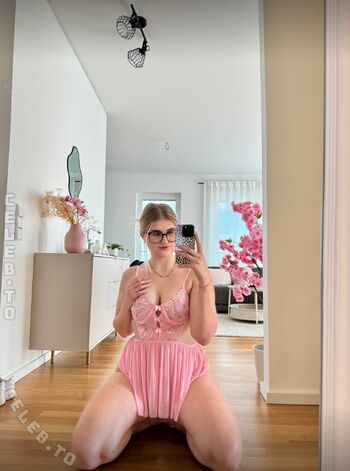 Leaked Deineemilia page private photo viral onlyfans