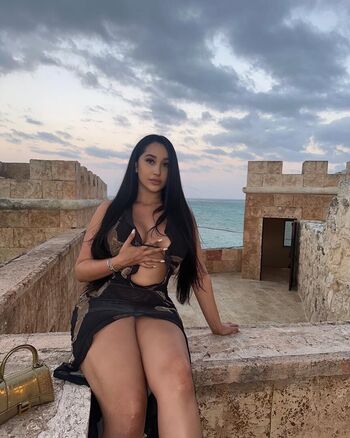 Leaked Deyaraaaxo private photo viral onlyfans