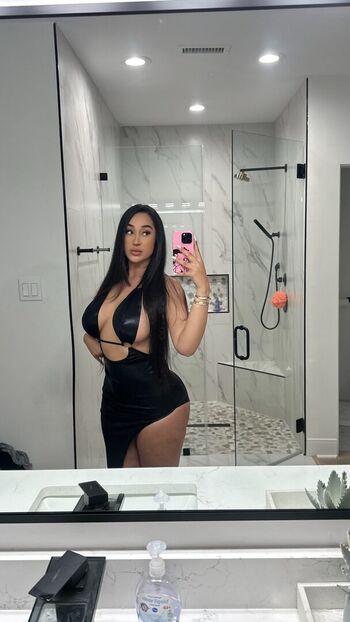 Leaked Deyaraaaxo private photo viral onlyfans