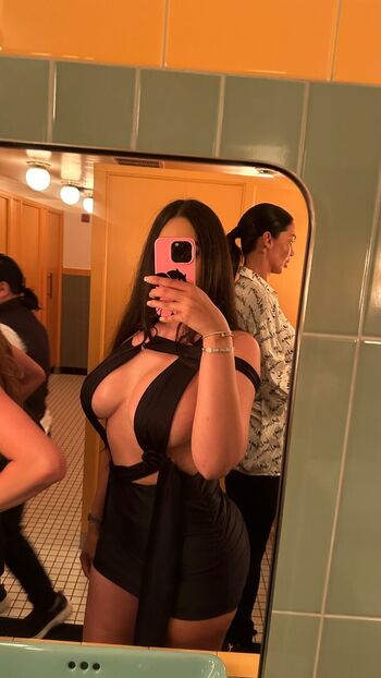 Leaked Deyaraaaxo private photo viral onlyfans