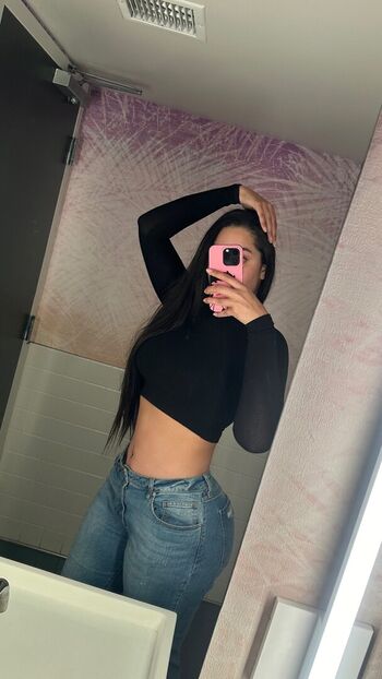 Leaked Deyaraaaxo private photo viral onlyfans
