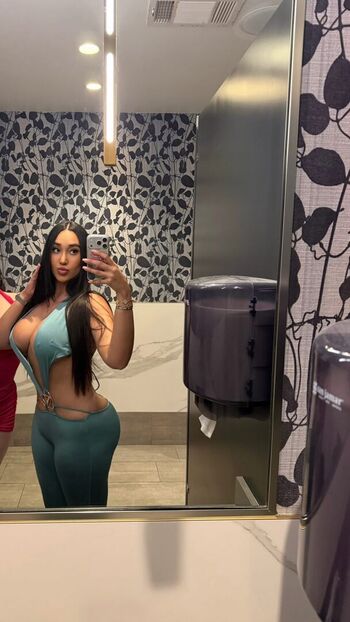 Leaked Deyaraaaxo private photo viral onlyfans