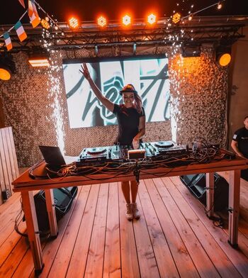 DJ Jeny Preston