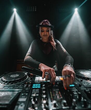 DJ Jeny Preston