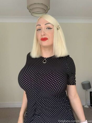 Dolly Loves
