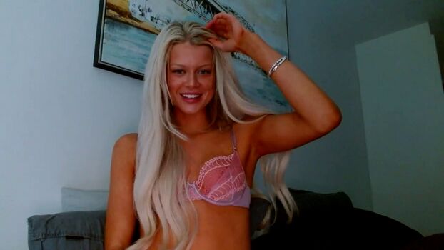 Leaked Dollyvey private photo viral onlyfans