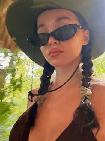 Dove Cameron