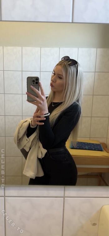 Leaked E blondie private photo viral onlyfans