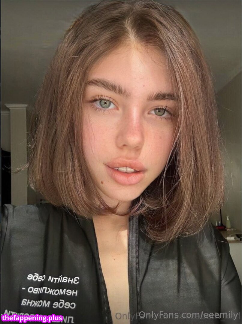 eeemily / eeemily.y Nude OnlyFans Photo #28