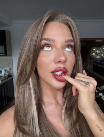 Elaine Victoria